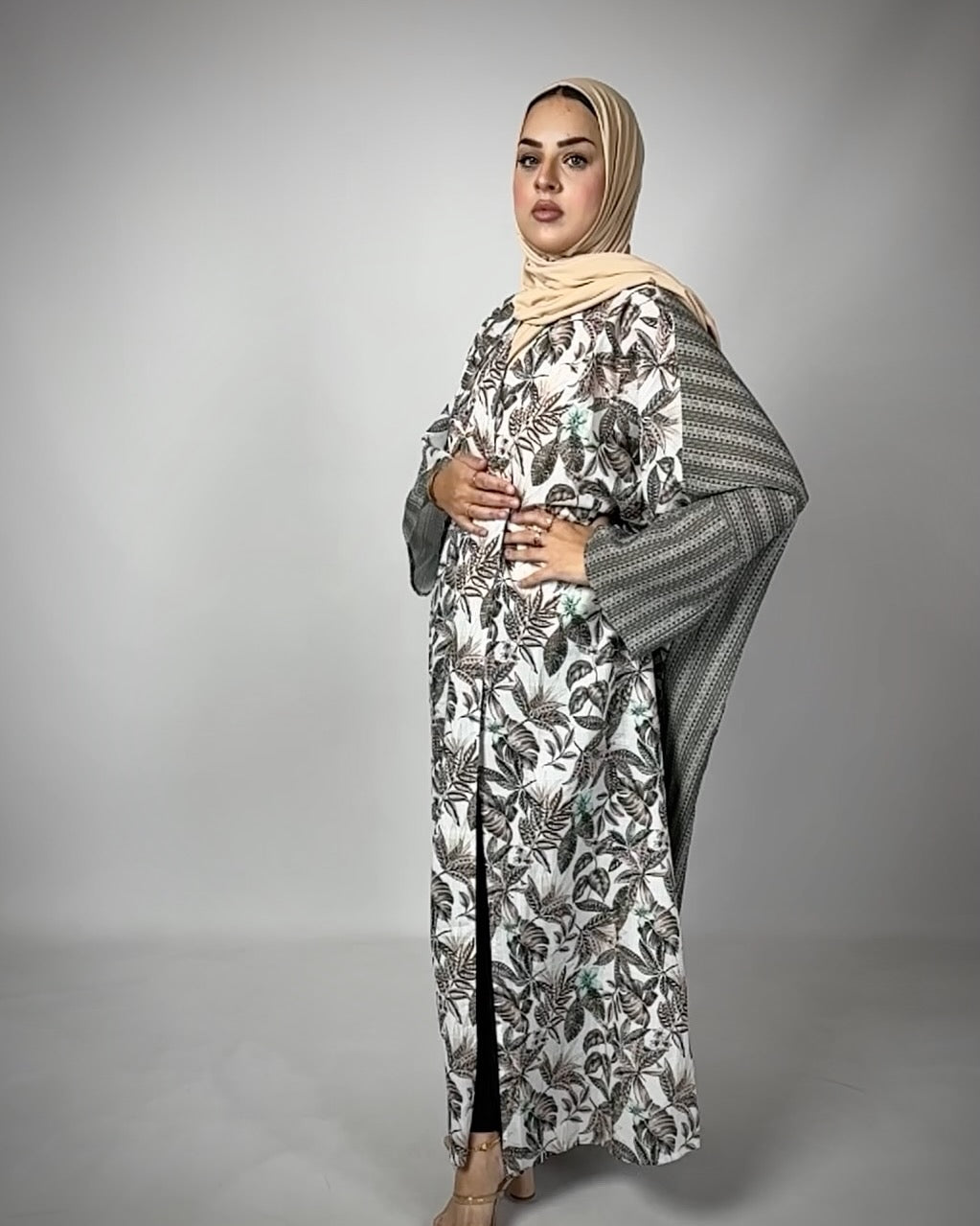 Minha Aura Open Abaya